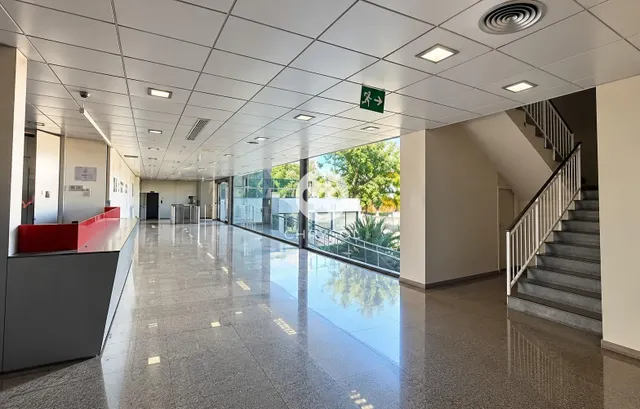 Exclusiva nave industrial tipo c con edificio corporativo junto a zona franca y fira de Barcelona. — 13