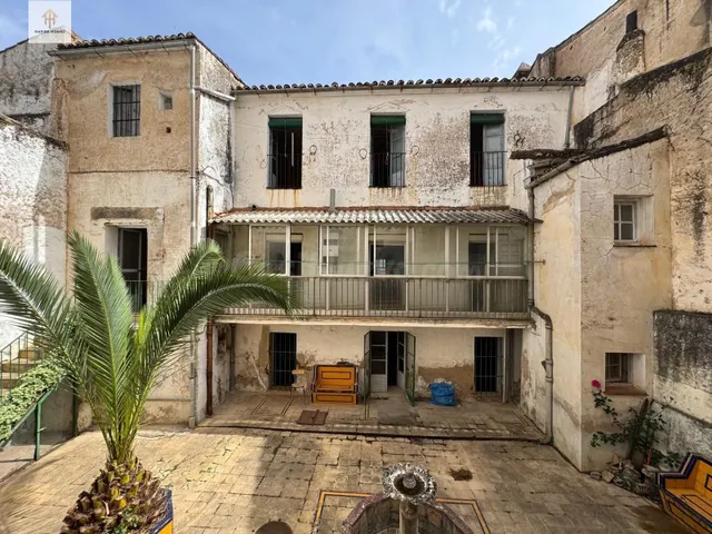 Amplio Edificio para reformar en el Corazón de Cáceres - Opo - foto 4