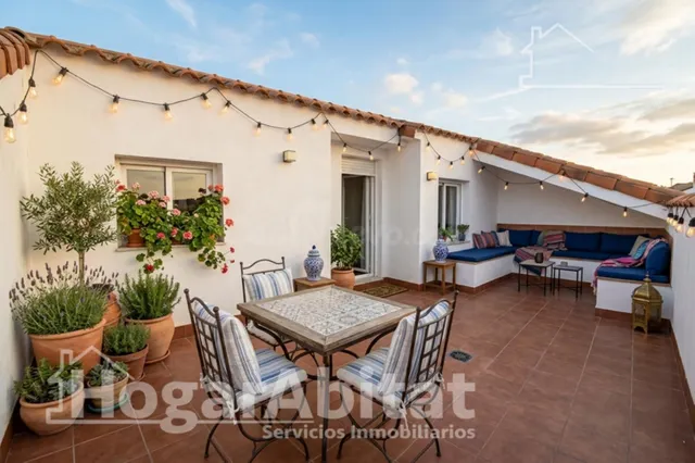 PRECIOSO ÁTIO CON TERRAZA Y TRES BALCONES — 2