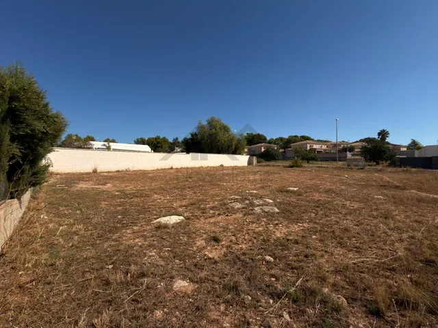 PARCELA URBANA DE 696 m2 EN MONTE COLORADO — CREA EL CHALET QUE IMAGINAS — 24