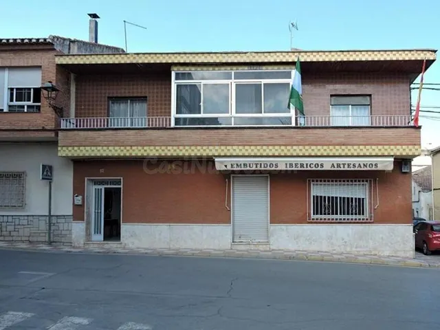 Casa Independiente con Local Comercial