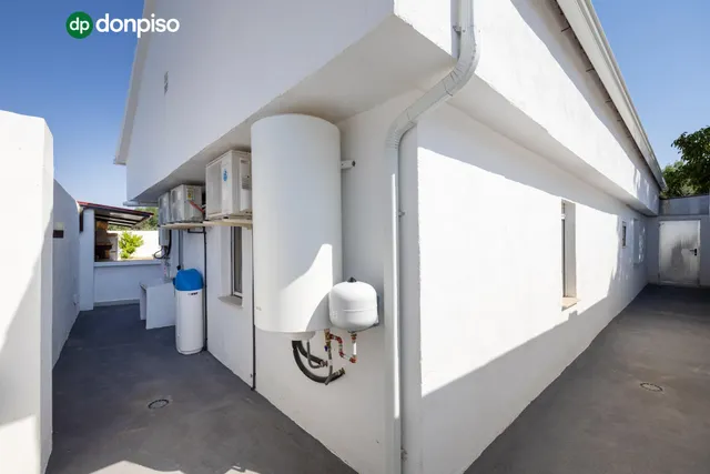 Chalet en parcela urbana de 833 metros. — 27
