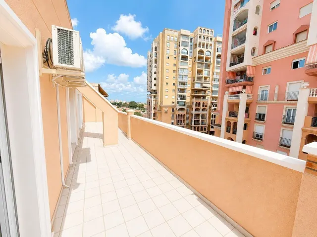 MAGNIFICO ATICO CON GRAN TERRAZA Y GARAJE INCLUIDO EN EL PRE - foto 2