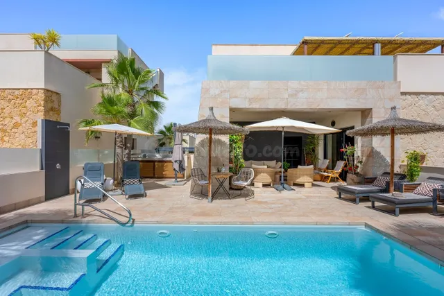 Villa 3 habitaciones 266m² en venta - Pueblo 4