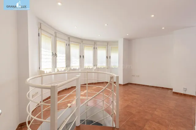 FANTÁSTICO TRÍPLEX EN CÁJAR: UNA VIVIENDA LLEVA DE AMPLITUD  - foto 4