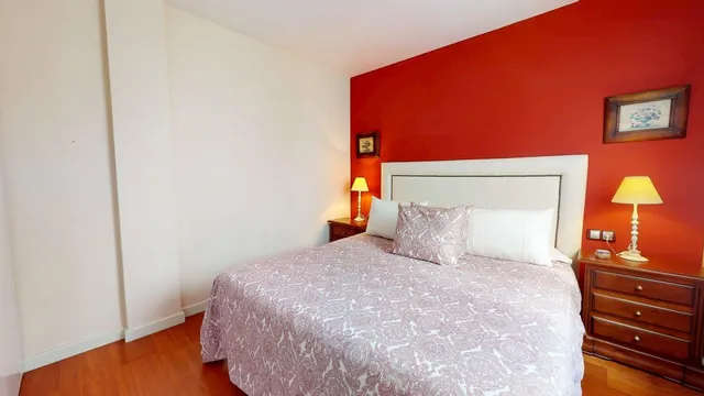 Magnifica vivienda de 4 dormitorios, convertida en 3 dormitorios, con dos baños, vestidor y terraza — 23