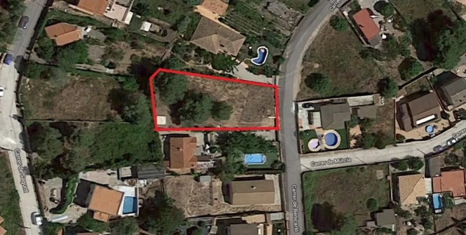 Parcela en Canyelles (Les Palmeres)