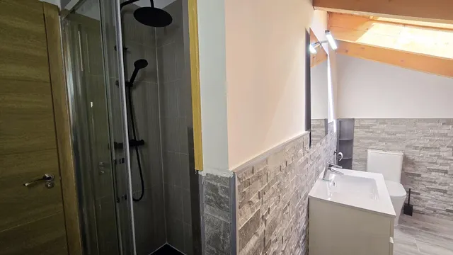 Alquiler de habitaciones por temporada en chalet con piscina de Villanueva de la Cañada (Madrid). — 28