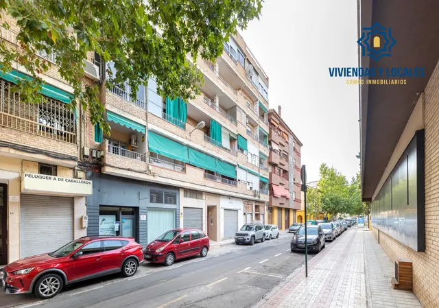 En Venta Piso de 4 dormitorios con ascensor, ideal para refo - foto 2