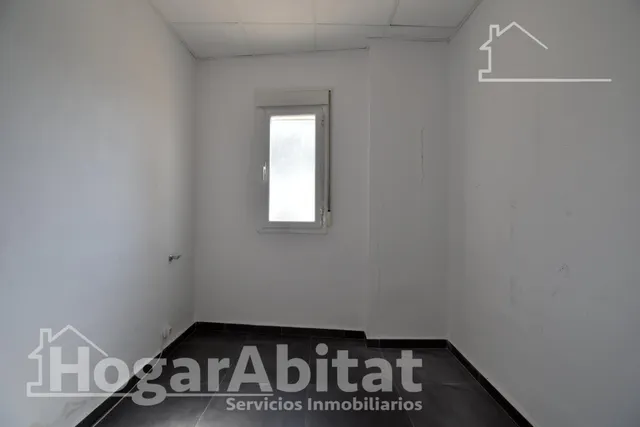 ¡GRAN OPORTUNIDAD! PAREADO REFORMADO, EXTERIOR CON TERRAZA Y ASCENSOR — 25