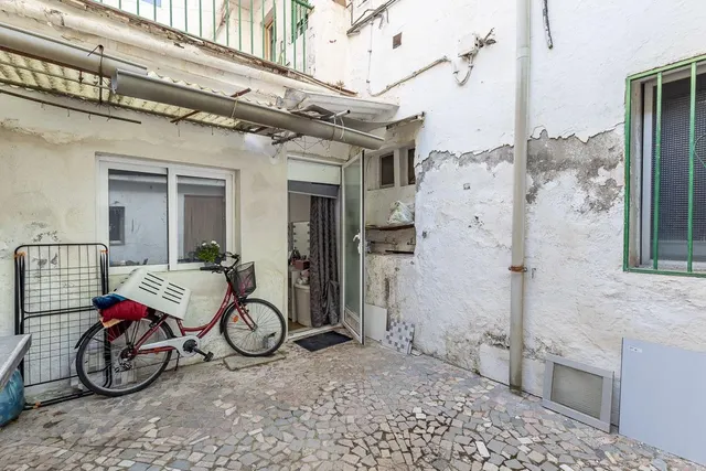 Local adaptado a vivienda en el Zaidin. — 14