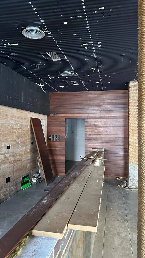 LOCAL COMERCIAL EN TORREAGUERA. — 5