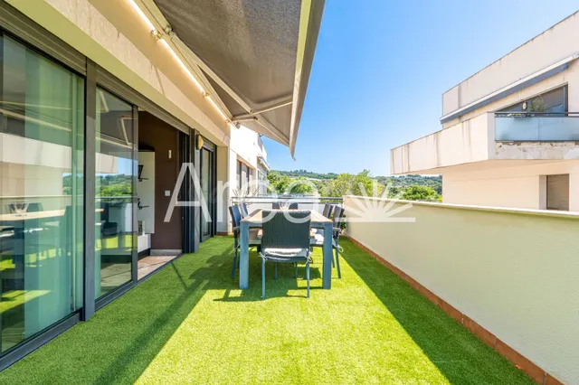 IMPECABLE VIVIENDA EN ESQUINA CON TERRAZA A nivel -PARKING Y - foto 4