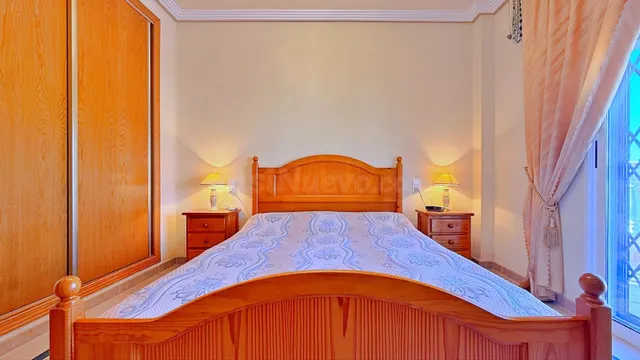 VILLA DE 4 DORMITORIOS 2 BAÑOS EN ORIHUELA COSTA (ROYAL PARK) — 30