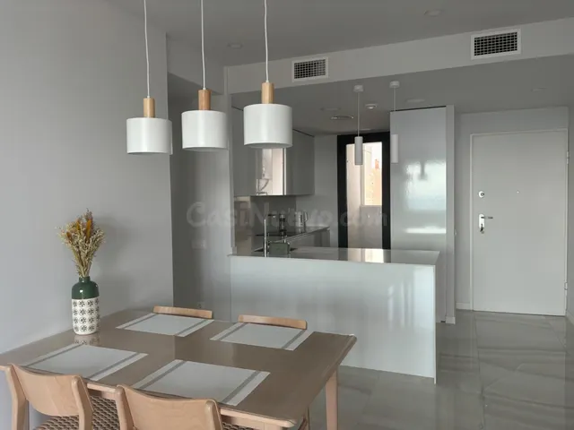 Apartamento de 2 dormitorios y 2 baños en Benidorm Beach - foto 2