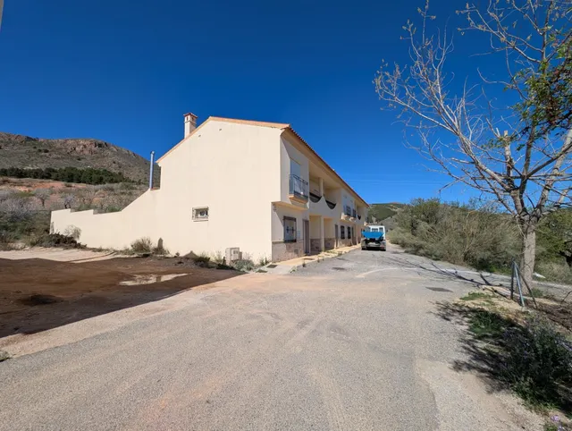 Se venden 4 últimos dúplex en Oria — 50