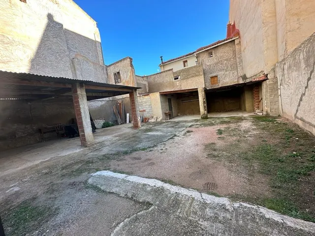 Solar con garaje parcela de 220 metros — 2