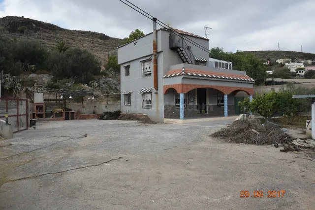 MAGNIFICO CASA DE CAMPO CON TERRENO EN ZONA INMEJORABLE EN B
