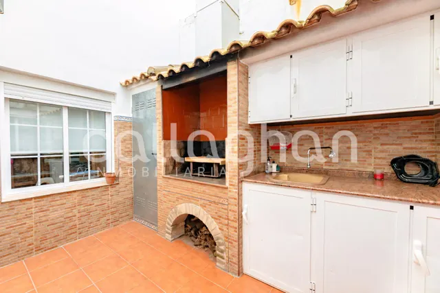Amplia casa de pueblo con 6 habitaciones en Moncada — 10