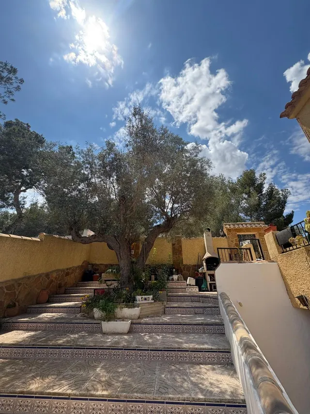 CHALET EN ORIHUELA COSTA CON GRAN PARCELA Y PISCINA PRIVADA — 5