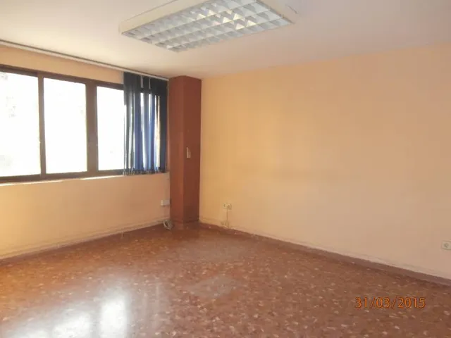 AMPLIO  Y CENTRICO ENTRESUELO CON ACCESO INDEPENDIENTE CON SALA DE GRABACION INSONORIZADA — 10