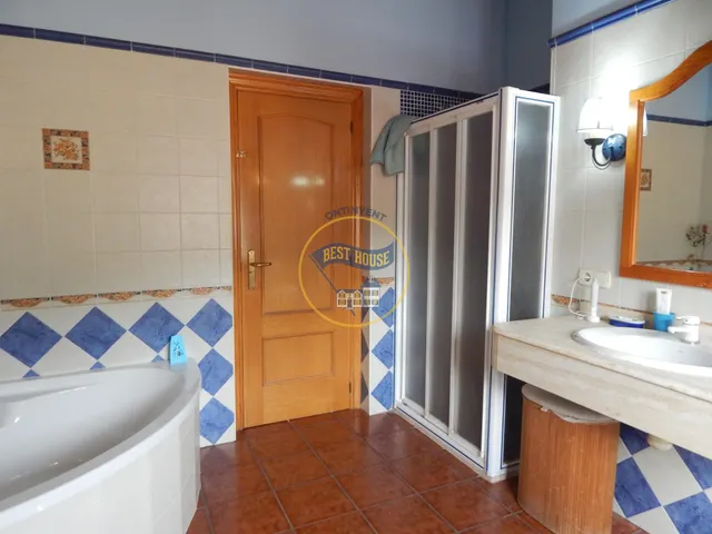 OPORTUNIDAD AMPLIO CHALET CON PISCINA MUY PRÓXIMO A LA POBLACION DE ONTINYENT — 18