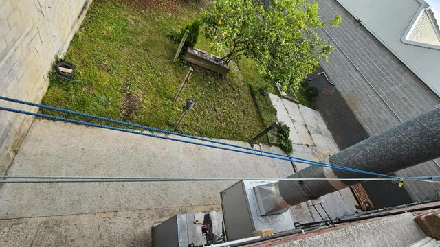 Nave comercial con alojamiento, aparcamiento y parcela en A Gándara — 36