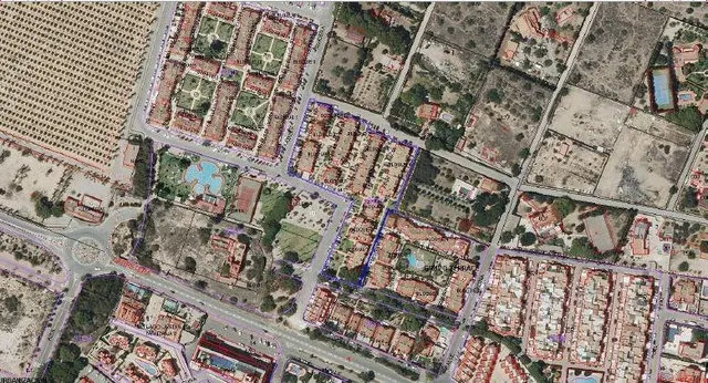 Bungalow en planta baja con licencia turística, piscina y garaje – ¡ideal para inversión! — 28