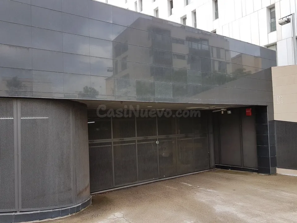 PLAZAS DE APARCAMIENTO, EN VENTA  FRENTE AL MAR.......