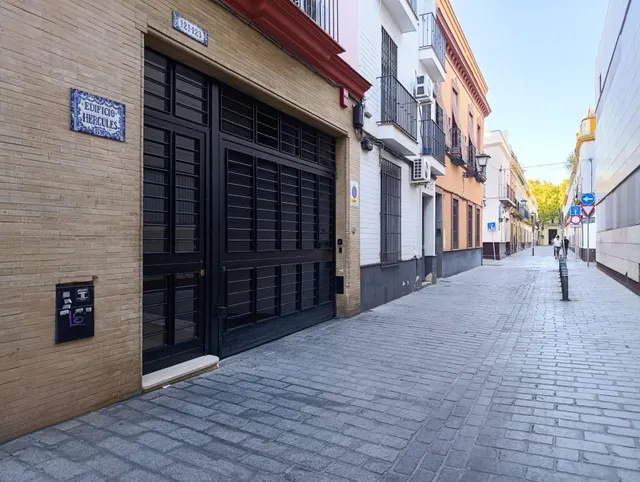 PLAZA DE GARAJE EN CALLE JESÚS DEL GRAN PODER — 8