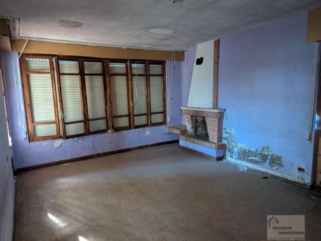 Casa-Chalet en Venta en Valverde De La Virgen León — 23
