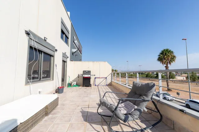 NAVE INDRUSTRIAL CON VIVIENDA EN ASCOY