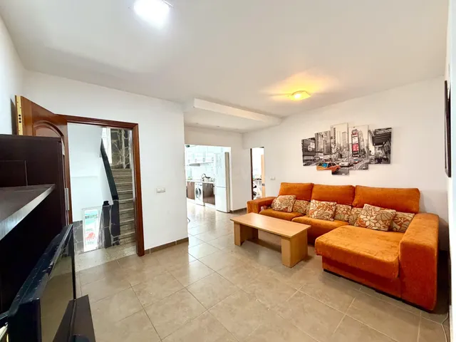 Edificio independiente junto a Las Canteras: inversión con r - foto 4