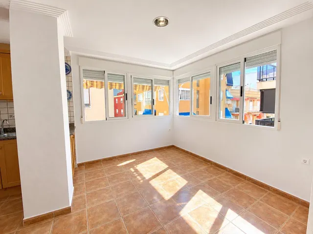 Apartamento luminoso a 150 metros de la Playa de Levante — 2