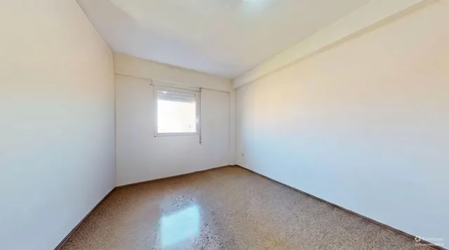 EXCELENTE ZONA, PISO TOTALMENTE EXTERIOR CON LA MEJOR ORIENTACION- ESTE, MUY LUMINOSO, 7º PISO, BUENA FINCA CARAVISTA. — 29