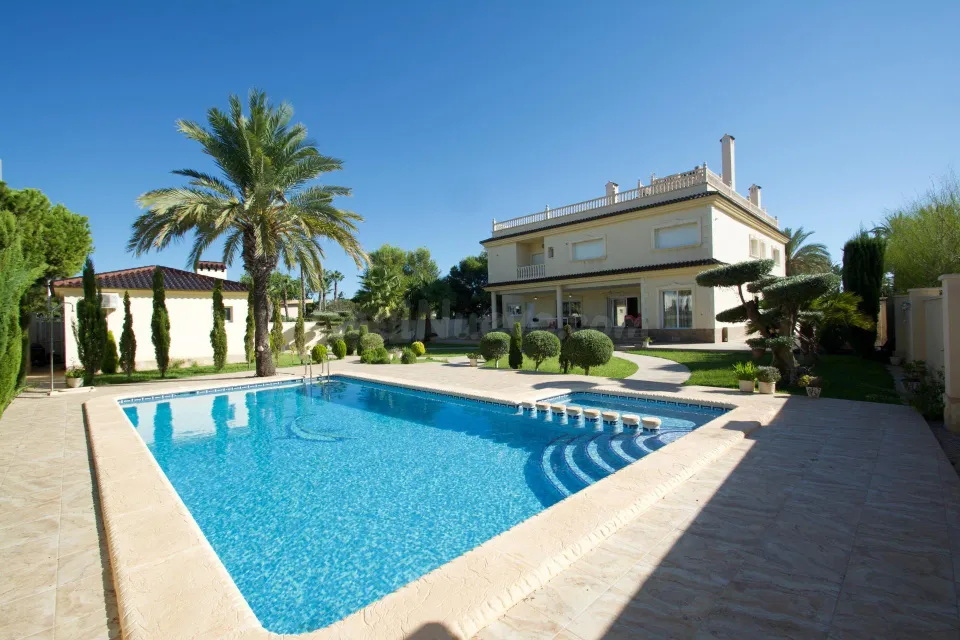 VILLA DE LUJO EN CABO ROIG