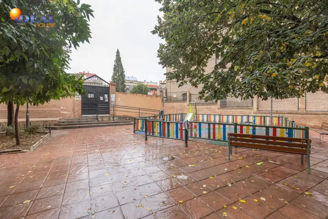 Local comercial en venta en calle agustina de aragón — 24