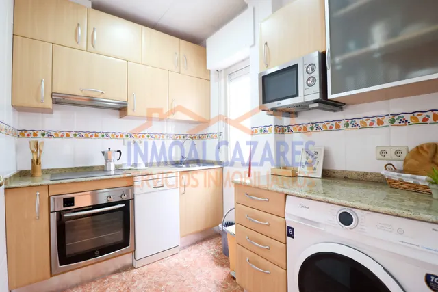 ¡A SOLO 1 MINUTO DE LA PLAYA! CÉNTRICO APARTAMENTO EN PRIMERA PLANTA DE 3 DORMITORIOS Y TERRAZA CON VISTAS AL MAR, EN LOS ALCÁZARES, MURCIA. — 10