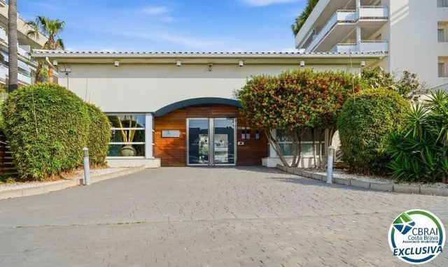 Ático de 61 m2, con 60 m2 de terraza-solarium, LICENCIA TURISTICA. — 37