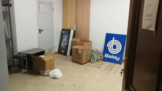SE ALQUILA LOCAL DIÁFANO EN UNA DE LAS PRINCIPALES — 13