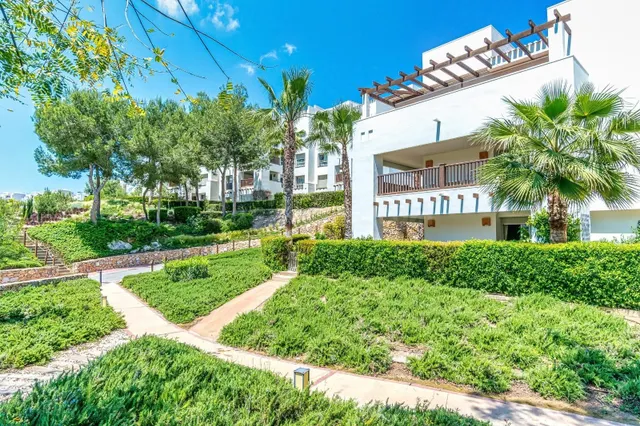🏌️‍♂️ Las Colinas Golf – Apartamento de esquina de 3 dormito - foto 2