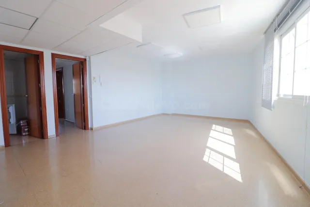 SE VENDE AMPLIA OFICINA EN VILLA INÉS - HUÉRCAL DE ALMERÍA - foto 3