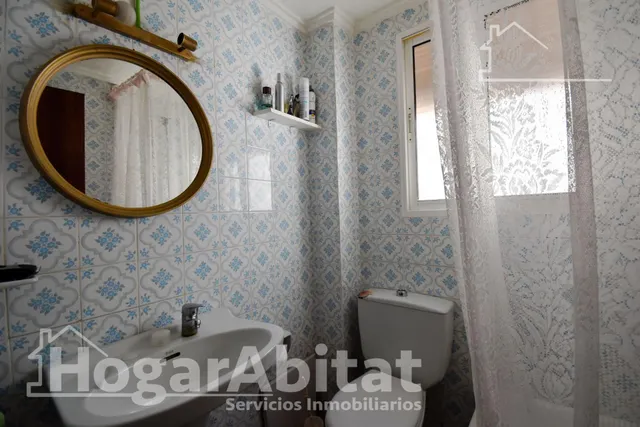 ¡4 DORMITORIOS! MUY AMPLIO CON BALCÓN EN EL CENTRO — 38
