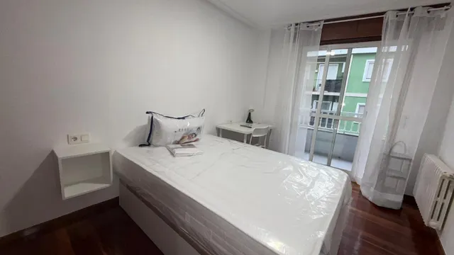 MARAVILLOSO PISO DE ALQUILER POR TEMPORADA EN PLENO CENTRO DE OURENSE – ZONA VALLE-INCLÁN — 9