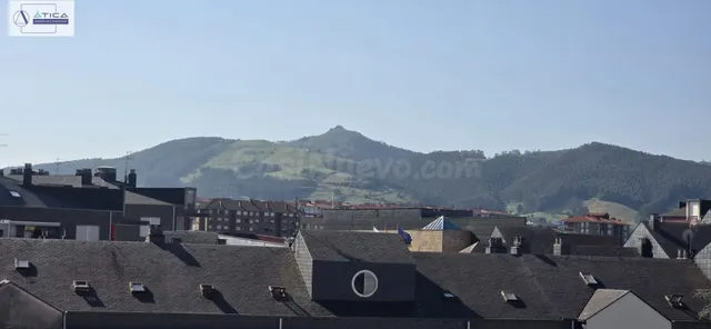 Luz, vistas al Monte Dobra y una gran terraza para disfrutar - foto 3