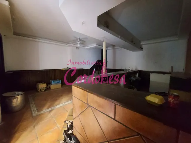 CASA INDEPENDIENTE CON LOCAL COMERCIAL EN PLANTA BAJA — 3