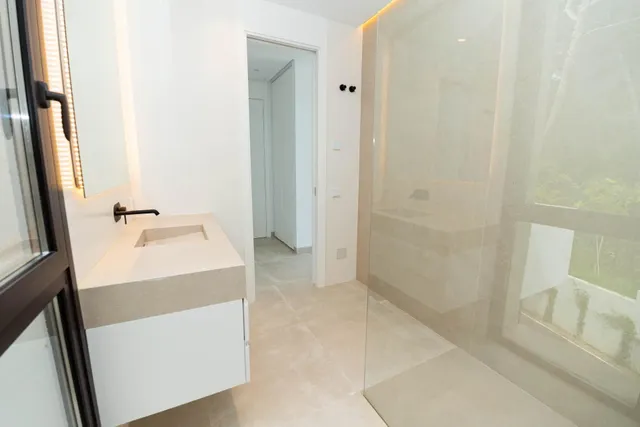DOS ESPECTACULARES VILLAS RECIÉN TERMINADAS EN EL CENTRO DE MARBELLA — 27