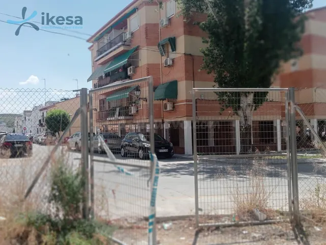 Venta de Edifício + 3 Pisos + 29 Apartamentos + Local + 33 T - foto 2