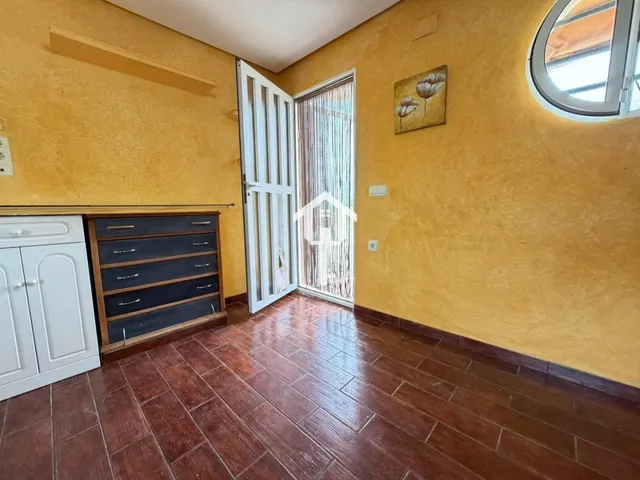Casa independiente en moralet, Alicante. dos viviendas independientes, 3.700m2 de parcela, 5 habitaciones, 3 baños, piscina — 19