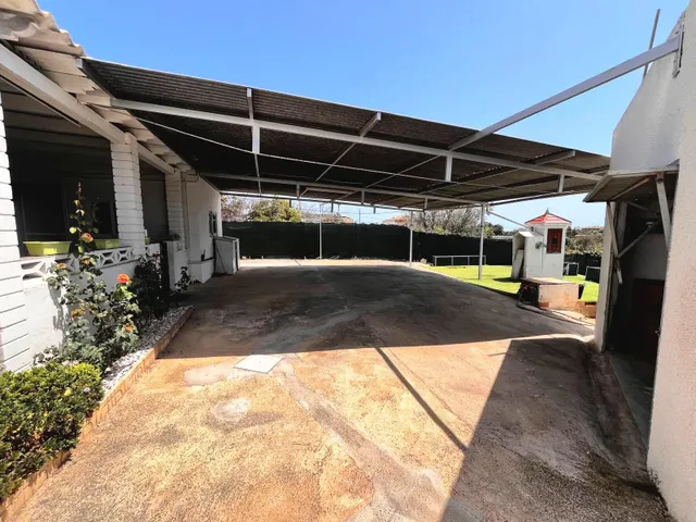 CHALET RUSTICO + APARTAMENTO DE INVITADOS, GARAJE, BUEN ACCESO, AIRE ACONDICIONADO — 27